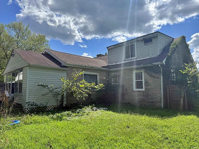 1559 Scenic Hill Road, Loogootee, IN 47553