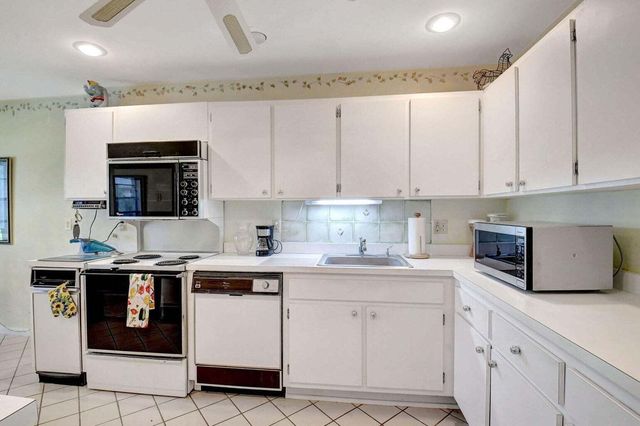 23 Westgate Lane B, Boynton Beach, FL 33436