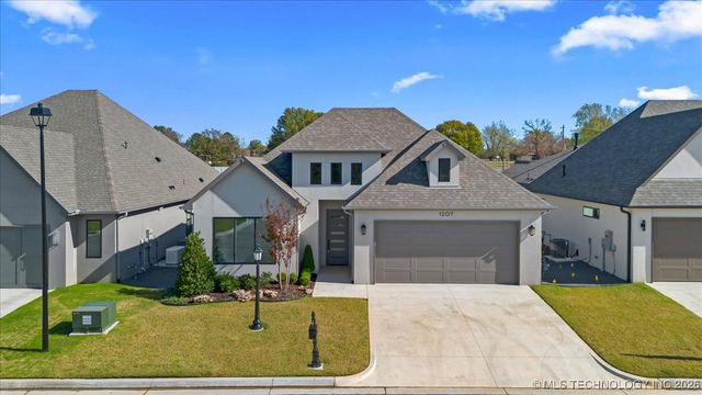 1207 N 71st Place, Broken Arrow, OK 74014