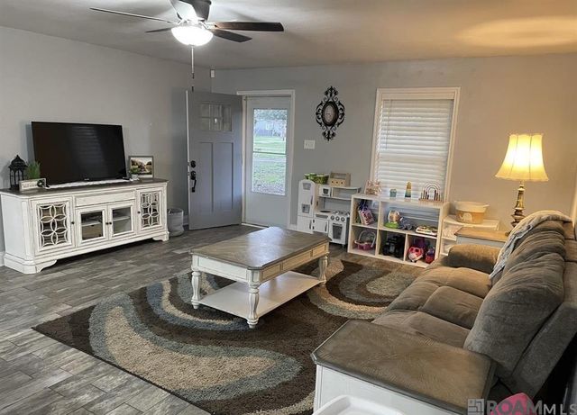 19077 Willie Ln, Livingston, LA 70754