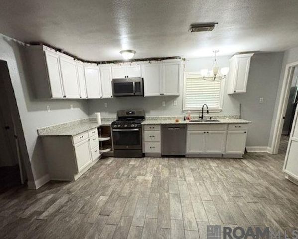 19077 Willie Ln, Livingston, LA 70754