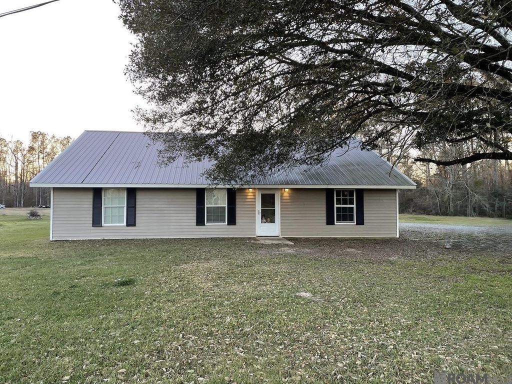 19077 Willie Ln, Livingston, LA 70754