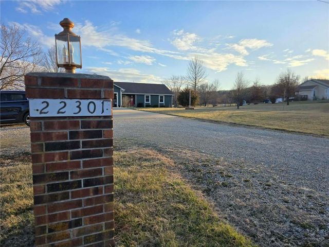 22301 Parallel Road, Tonganoxie, KS 66086