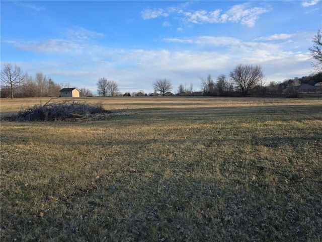 22301 Parallel Road, Tonganoxie, KS 66086