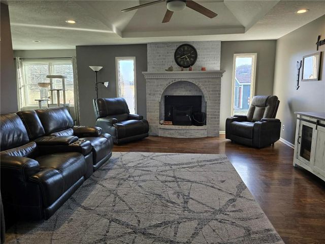 22301 Parallel Road, Tonganoxie, KS 66086