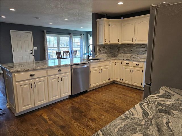 22301 Parallel Road, Tonganoxie, KS 66086