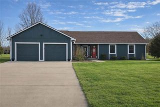 22301 Parallel Road, Tonganoxie, KS 66086
