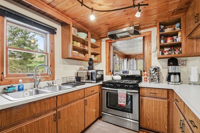 13830 Red Arrow Highway, Three Oaks, MI 49128
