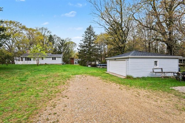 13830 Red Arrow Highway, Three Oaks, MI 49128