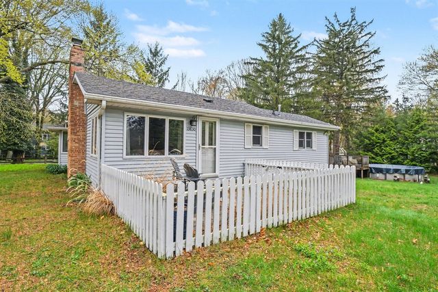 13830 Red Arrow Highway, Three Oaks, MI 49128