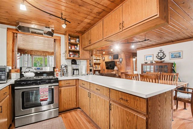 13830 Red Arrow Highway, Three Oaks, MI 49128