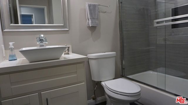 5644 Etiwanda Avenue 7, Tarzana (los Angeles), CA 91356