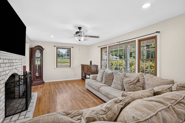762 Center St, Ludlow, MA 01056