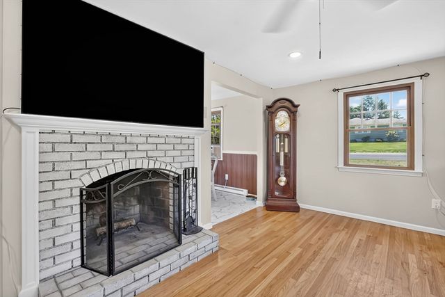762 Center St, Ludlow, MA 01056