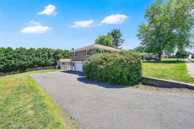 762 Center St, Ludlow, MA 01056