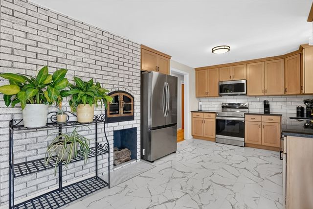 762 Center St, Ludlow, MA 01056