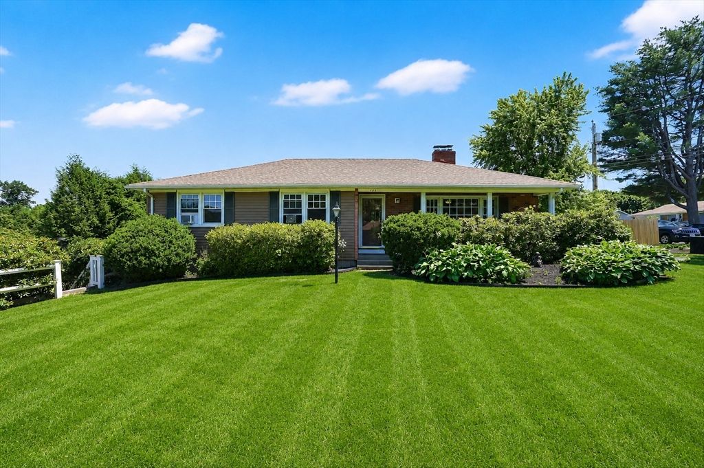 762 Center St, Ludlow, MA 01056