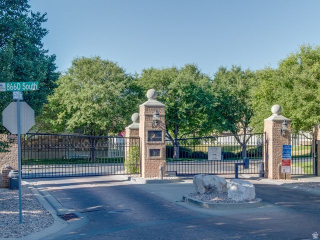 8699 S DIAMOND DOVE DR, West Jordan, UT 84088