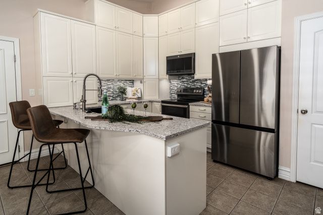 8699 S DIAMOND DOVE DR, West Jordan, UT 84088