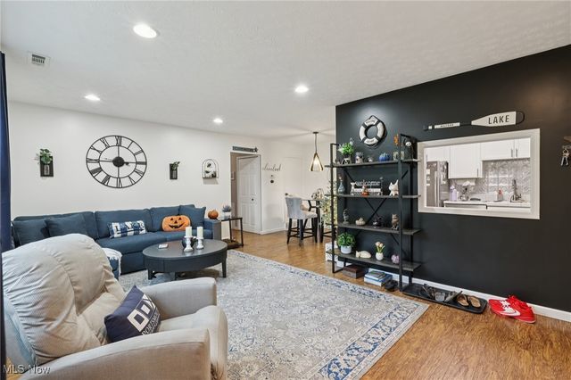 2768 Pease Drive 208N, Rocky River, OH 44116