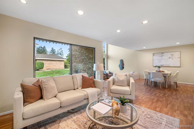 7137 Pebble Park Drive, West Bloomfield, MI 48322