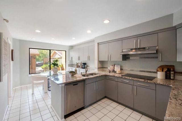7137 Pebble Park Drive, West Bloomfield, MI 48322