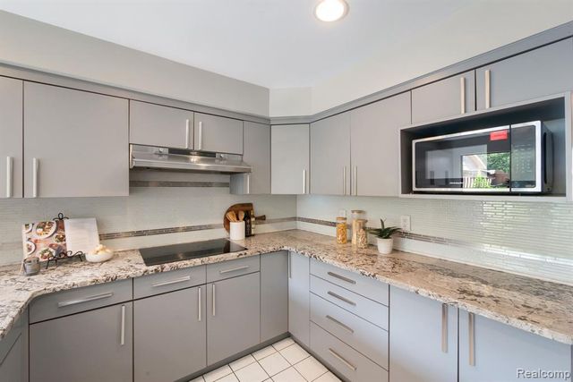 7137 Pebble Park Drive, West Bloomfield, MI 48322