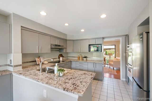 7137 Pebble Park Drive, West Bloomfield, MI 48322