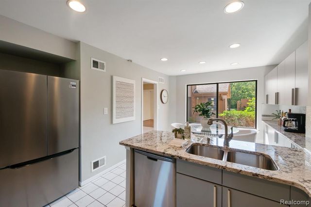 7137 Pebble Park Drive, West Bloomfield, MI 48322