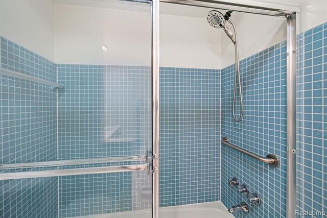 7137 Pebble Park Drive, West Bloomfield, MI 48322