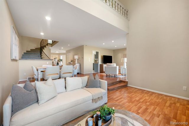 7137 Pebble Park Drive, West Bloomfield, MI 48322