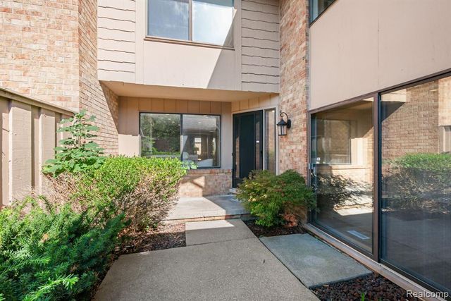 7137 Pebble Park Drive, West Bloomfield, MI 48322