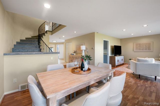 7137 Pebble Park Drive, West Bloomfield, MI 48322