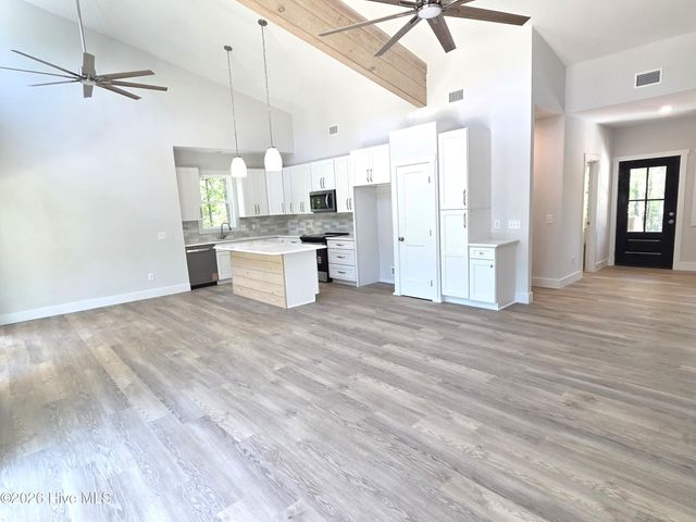 12374 Shaw Highway, Burgaw, NC 28425