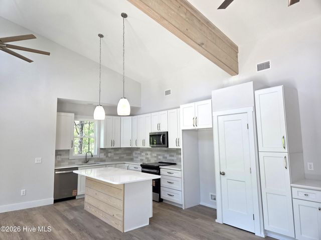 12374 Shaw Highway, Burgaw, NC 28425