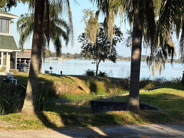 903 N HARBOR TERRACE, Tavares, FL 32778