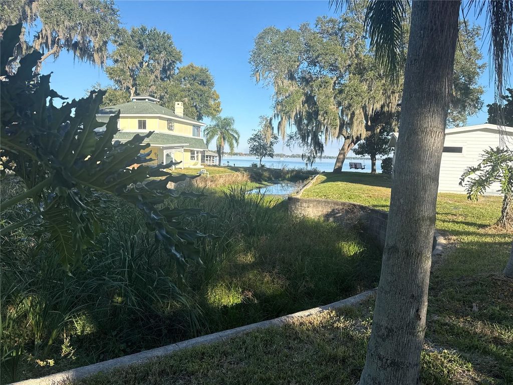 903 N HARBOR TERRACE, Tavares, FL 32778