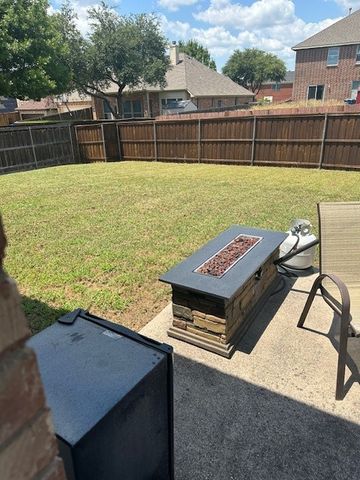 1005 Trailwood Drive, Desoto, TX 75115