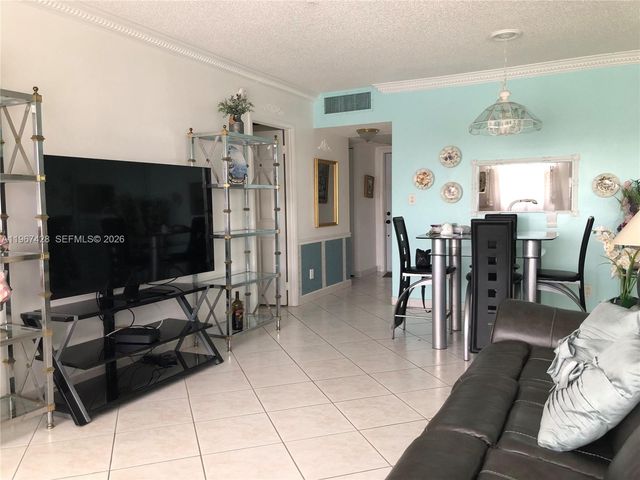 4806 NW 36th St 607, Lauderdale Lakes, FL 33319