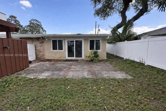 4396 SW 25th Ter 1-2, Dania Beach, FL 33312