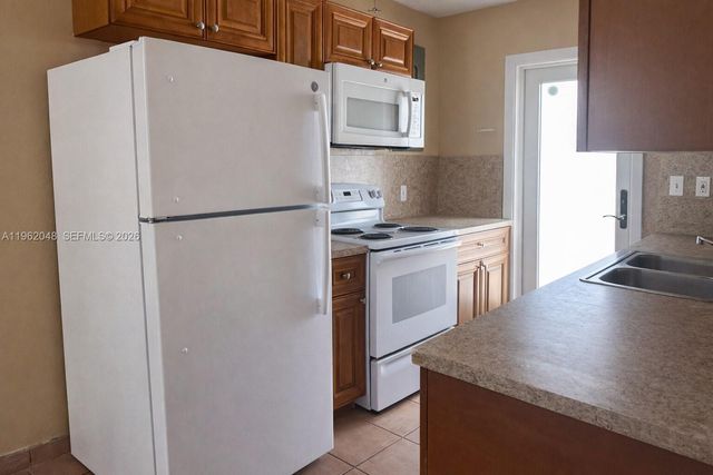 4396 SW 25th Ter 1-2, Dania Beach, FL 33312