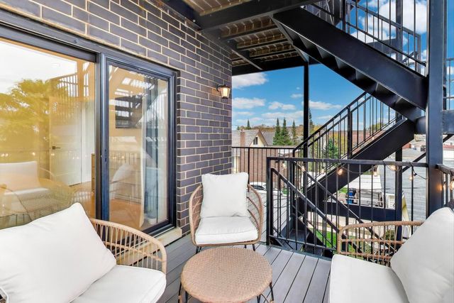 3320 N Narragansett Avenue 2, Chicago, IL 60634