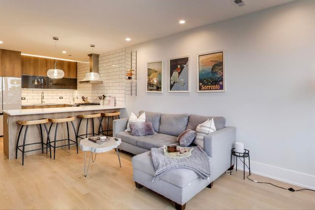 3320 N Narragansett Avenue 2, Chicago, IL 60634