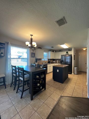 646 LYNX MTN, San Antonio, TX 78251