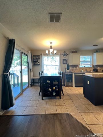 646 LYNX MTN, San Antonio, TX 78251