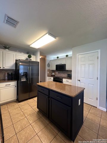 646 LYNX MTN, San Antonio, TX 78251