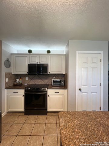 646 LYNX MTN, San Antonio, TX 78251