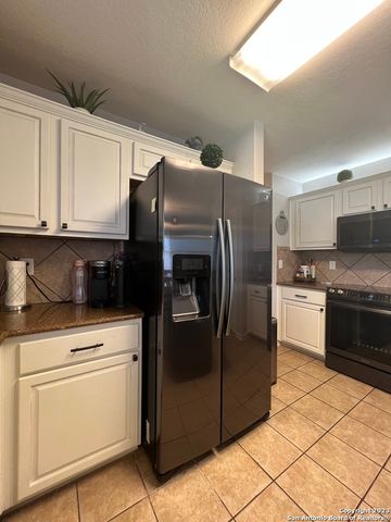 646 LYNX MTN, San Antonio, TX 78251