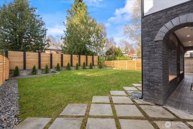 6523 39th Avenue NE, Seattle, WA 98115