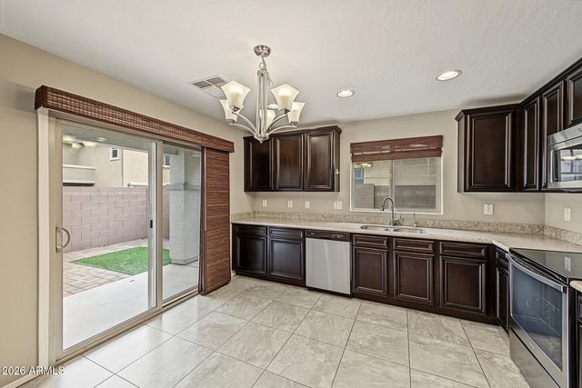 2552 E VERMONT Drive, Gilbert, AZ 85295